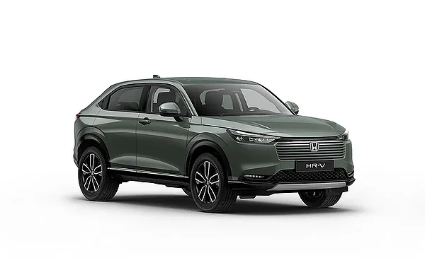 Honda HR-V e:HEV Elegance in Sage Green, Seitenansicht schräg von vorn