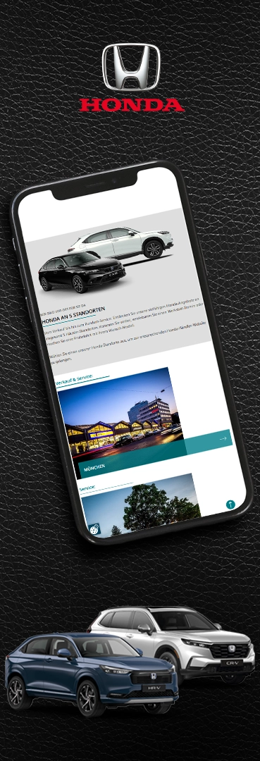 Smartphone, auf dem die Häusler-Website geöffnet ist, darunter sind zwei Fahrzeuge abgebildet. Über dem Smartphone ist ein Honda Logo